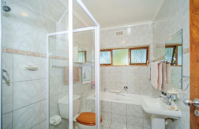 4 Bedroom Property for Sale in Meadowridge Western Cape